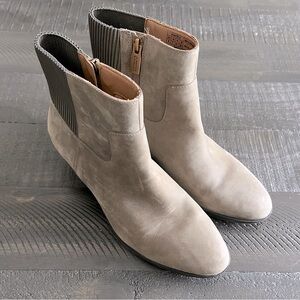 Vionic Women's Shantelle Quirt Luxury Suede Leather Boots Size 9